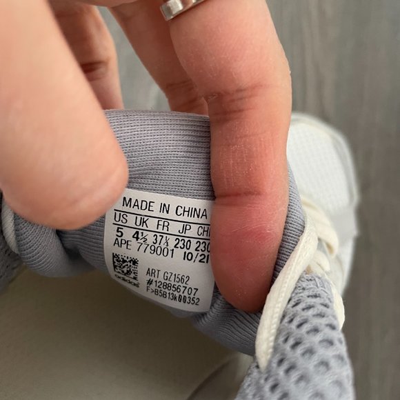 Adidas Response CL (Size  US 5) - Picture 3 of 3